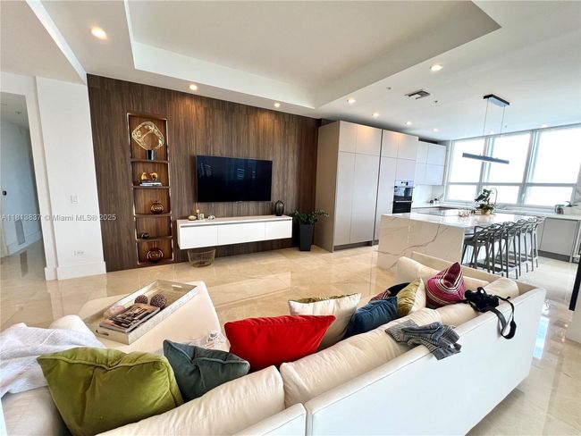 APT-4505 - 848 Brickell Key Dr, Condo with 3 bedrooms, 4 bathrooms and null parking in Miami FL | Image 13