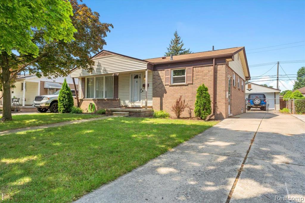 Kennebec St, Southgate, MI 48195