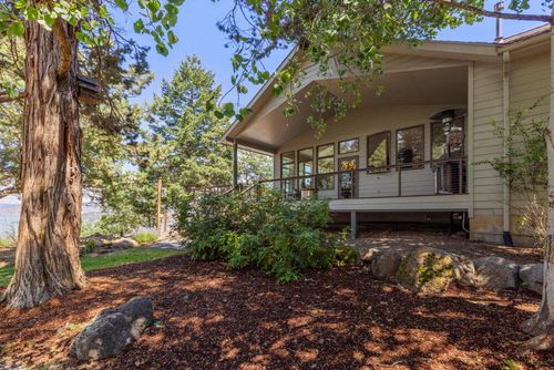 10509 Waxwing Ct, Klamath Falls, OR, 97601-9164 | Card Image
