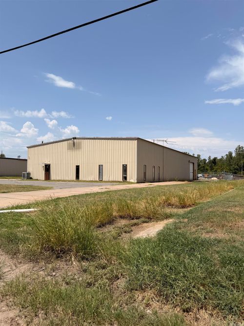 5 Portea Dr, Pine Bluff, AR, 71601-4715 | Card Image