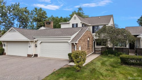 7139 Creeks Xing, West Bloomfield, MI, 48322-3504 | Card Image