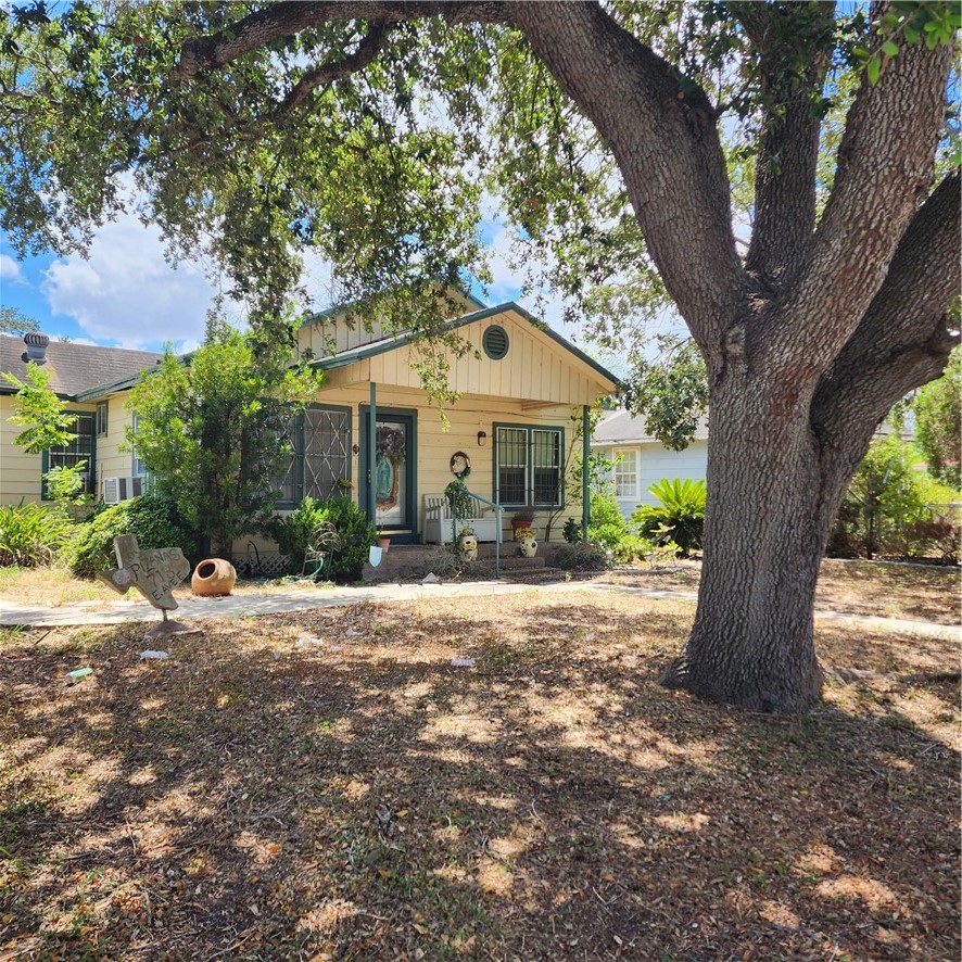 Residential in Robstown