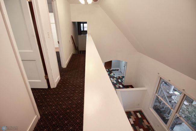 Upstairs landing | Image 49