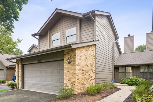 8009 Wildwood Lane, Darien, IL, 60561 | Card Image