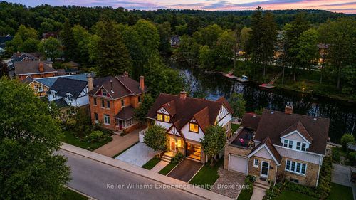 211 5th St E, Owen Sound, ON, N4K1C6 | Card Image