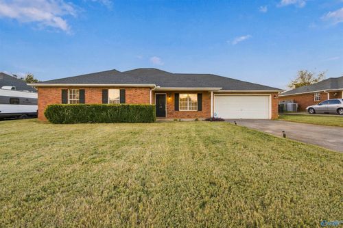 647 Gooch Ln, Madison, AL, 35758-8369 | Card Image