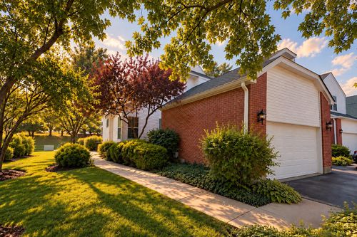 110 Pembroke Cir, Lake Bluff, IL, 60044-1160 | Card Image