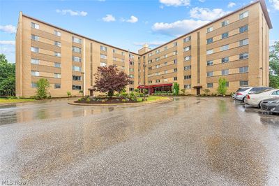 411 - 18501 Hilliard Boulevard, Condo with 3 bedrooms, 2 bathrooms and null parking in Rocky River OH | Image 1