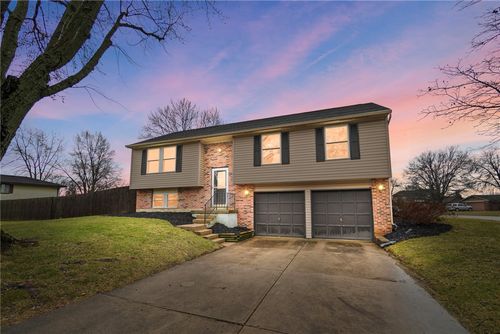 9881 Rose Arbor Dr, Centerville, OH, 45458-4004 | Card Image