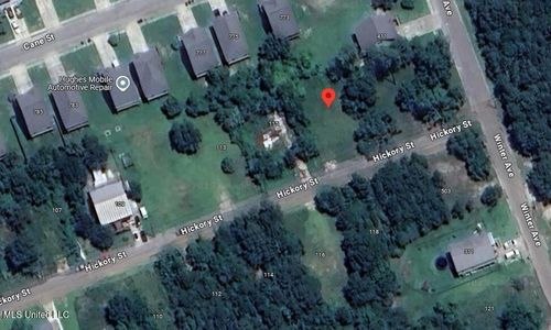 117 Hickory St, Pass Christian, MS, 39571-3512 | Card Image