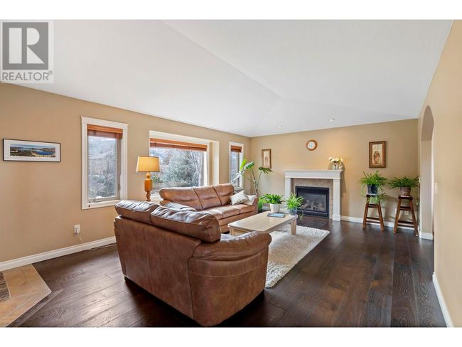 524 Curlew Dr, House other with 6 bedrooms, 4 bathrooms and 2 parking in Kelowna BC | Image 13