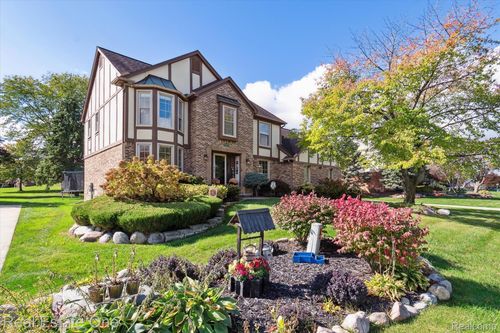 9377 Pineview Dr, Plymouth, MI, 48170-3286 | Card Image