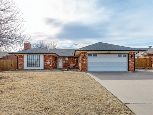 11816 Sagamore Drive, Yukon, OK, 73099 | Card Image
