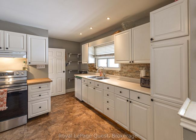 1979 Peninsula Point Rd, House other with 3 bedrooms, 2 bathrooms and 6 parking in Severn Bridge ON | Image 10