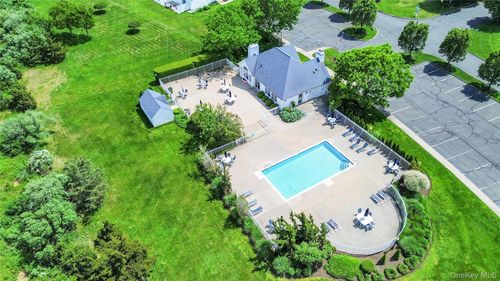 11 Summerfield Ln S, Riverhead, NY, 11901-5324 | Card Image