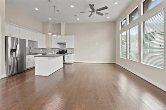 B - 5816 Gardendale Dr, House other with 3 bedrooms, 3 bathrooms and 2 parking in Houston TX | Image 4