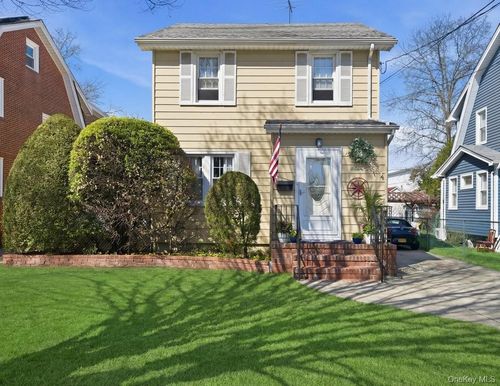 17 Herkomer St, New Hyde Park, NY, 11040-4908 | Card Image