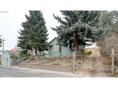 560 S Main St, Heppner, OR, 97836 | Card Image