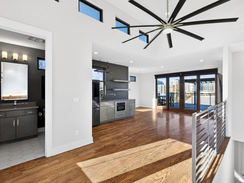 122 9th Cir S, Nashville, TN, 37203-4732 | Card Image