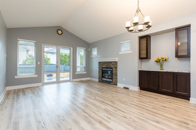45807 Foxridge Crescent, House other with 2 bedrooms, 1 bathrooms and 2 parking in Chilliwack BC | Image 5