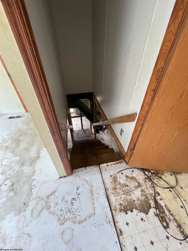 209 Thomas Ave, House other with 3 bedrooms, 2 bathrooms and null parking in Nutter Fort WV | Image 19