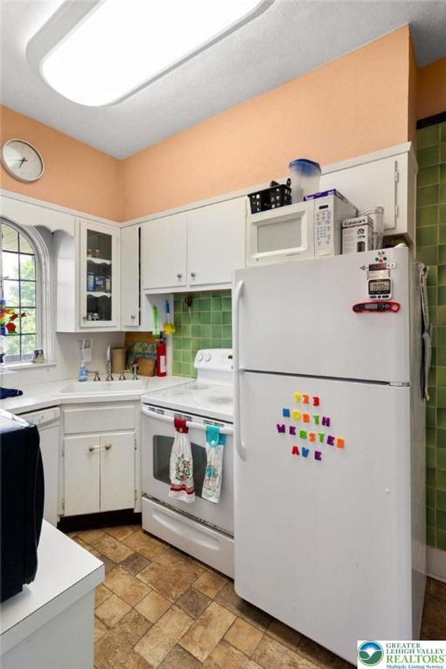 923 N Webster Ave, Home with 9 bedrooms, 5 bathrooms and 3 parking in Scranton PA | Image 10