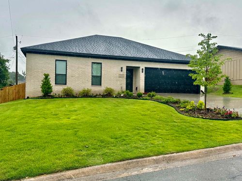 11325 Jamestown Dr, Little Rock, AR, 72211-2410 | Card Image