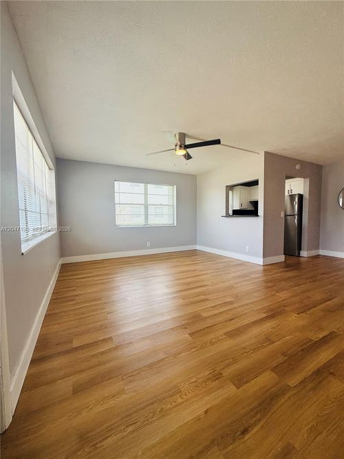 b-21 Windsor B, West Palm Beach, FL, 33417-2405 | Card Image
