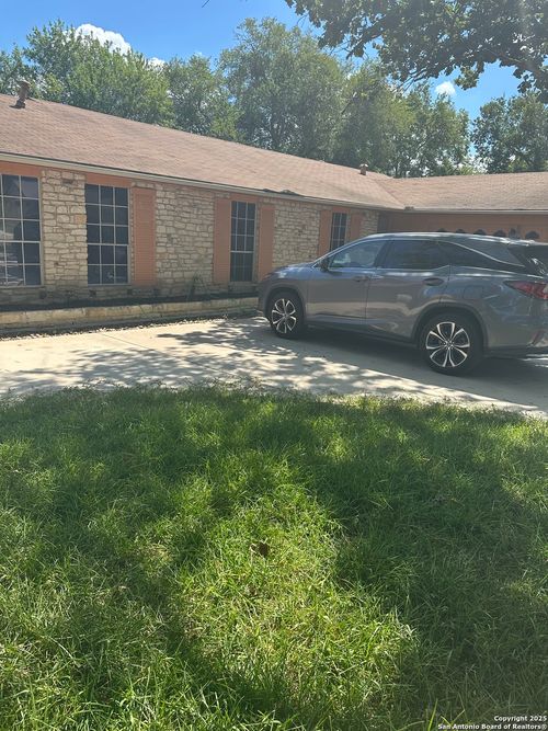 12926 El Charro St, San Antonio, TX, 78233-5828 | Card Image