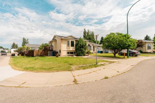 194 Mount Blakiston Rd W, Lethbridge, AB, T1K6M5 | Card Image