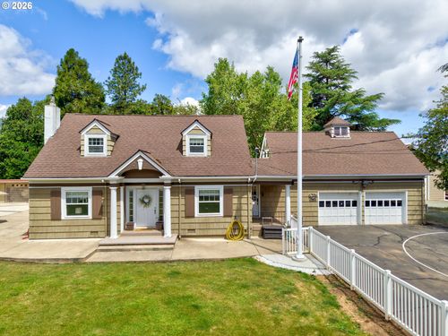 1631 Glenbrook Loop Rd, Riddle, OR, 97469-9730 | Card Image