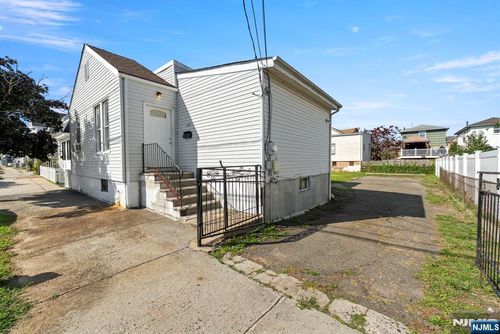 239 Hoyt St, Kearny, NJ, 07032-3910 | Card Image