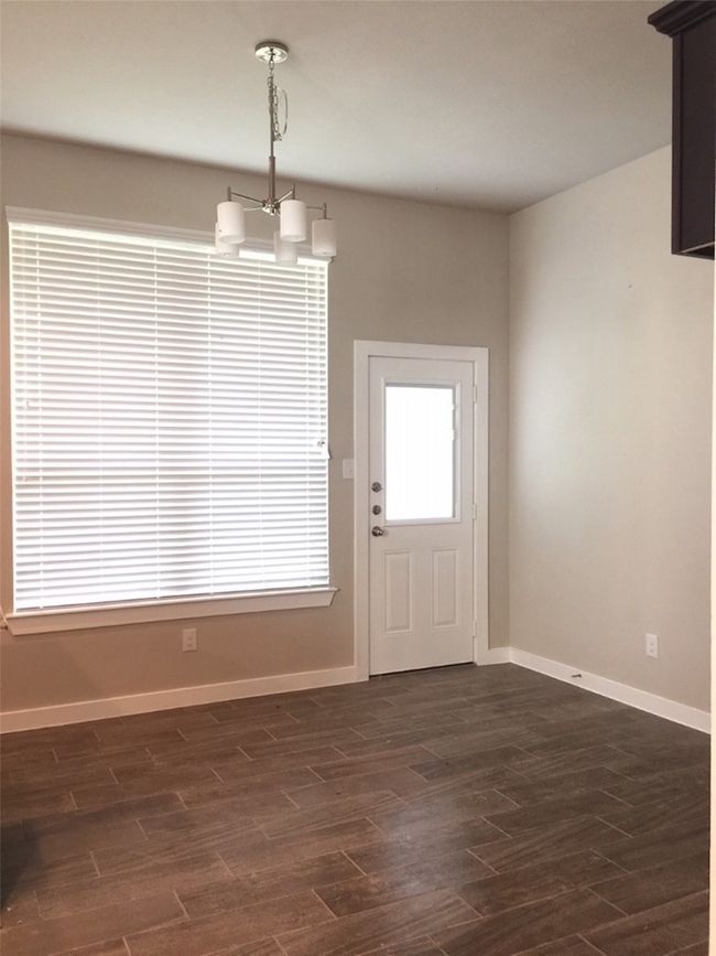 1057 W Sierra Vista Ct, Home with 3 bedrooms, 3 bathrooms and null parking in Midlothian TX | Image 5