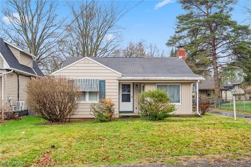 423 S 14th St, Sebring, OH, 44672-2105 | Card Image