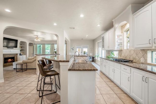 In home dining is easy in the home, with several options, here you family get to participate in family time at the breakfast bar. | Image 19