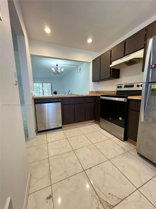 apt-203-861 Ne 209th Ter, Miami, FL, 33179-1226 | Card Image