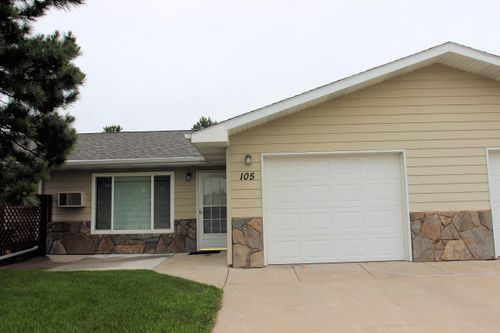 105 Rodeo Ct, Custer, SD, 57730-7201 | Card Image