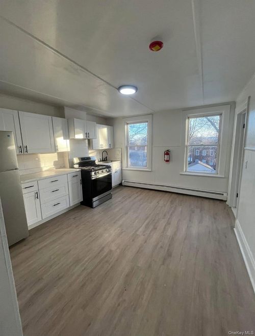 107 Benkard Ave, Newburgh, NY, 12550-5803 | Card Image