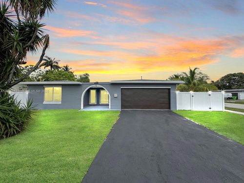 2040 Nw 86th Ave, Sunrise, FL, 33322-3818 | Card Image