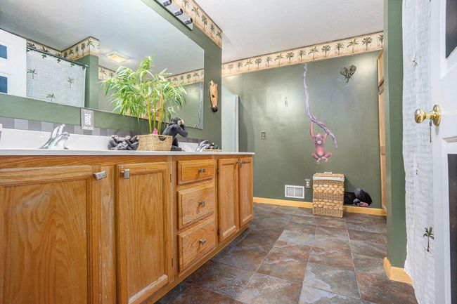 Primary Bathroom | Image 15