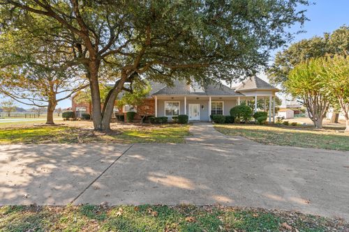 554 Glenn Ln, Red Oak, TX, 75154-4817 | Card Image