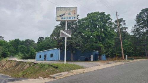 121 Gilchrist St, Hot Springs, AR, 71913-2824 | Card Image