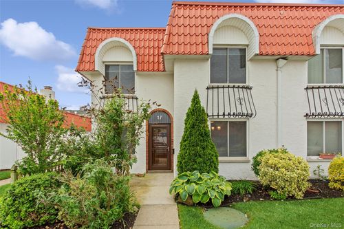17-17 Alhambra Dr, Oceanside, NY, 11572-5425 | Card Image