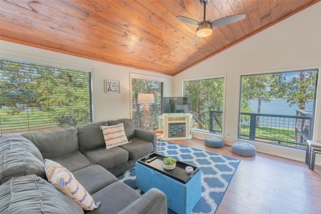 108 E Barker Creek Dr, House other with 3 bedrooms, 2 bathrooms and null parking in Scroggins TX | Image 4