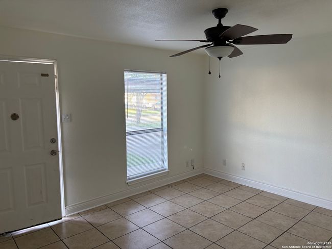 401 W Lindbergh Blvd, House other with 4 bedrooms, 1 bathrooms and null parking in Universal City TX | Image 5