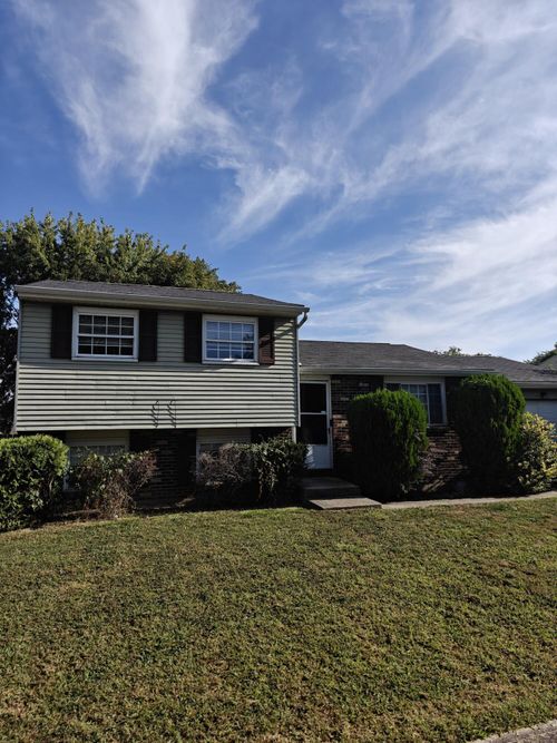 6584 Benjamin Dr, Reynoldsburg, OH, 43068-3941 | Card Image