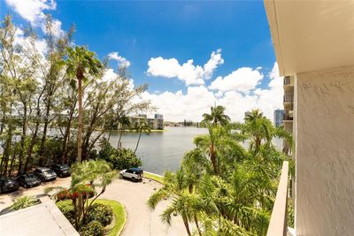 407 - 18151 Ne 31st Ct, Condo with 2 bedrooms, 2 bathrooms and null parking in Aventura FL | Image 1