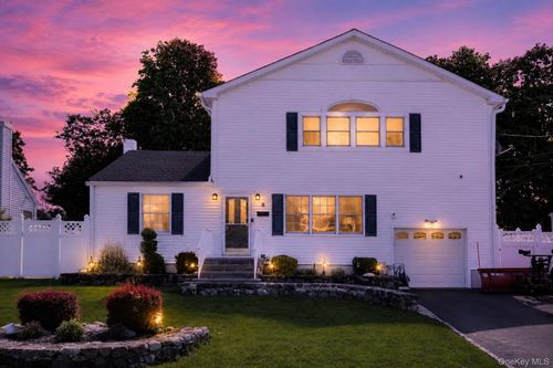8 Wenzel Ln, Stony Point, NY, 10980-2310 | Card Image