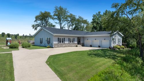 903 Timber Trail Dr, Dixon, IL, 61021-8978 | Card Image