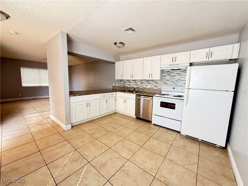apt-b-5195 Gray Ln, Las Vegas, NV, 89119-1718 | Card Image